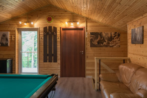 бильярдный зал. выход на блакон